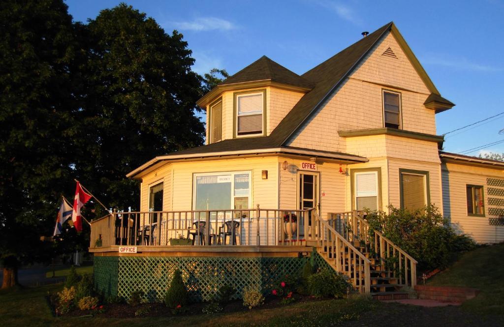 Basinview Motel Smiths Cove Экстерьер фото