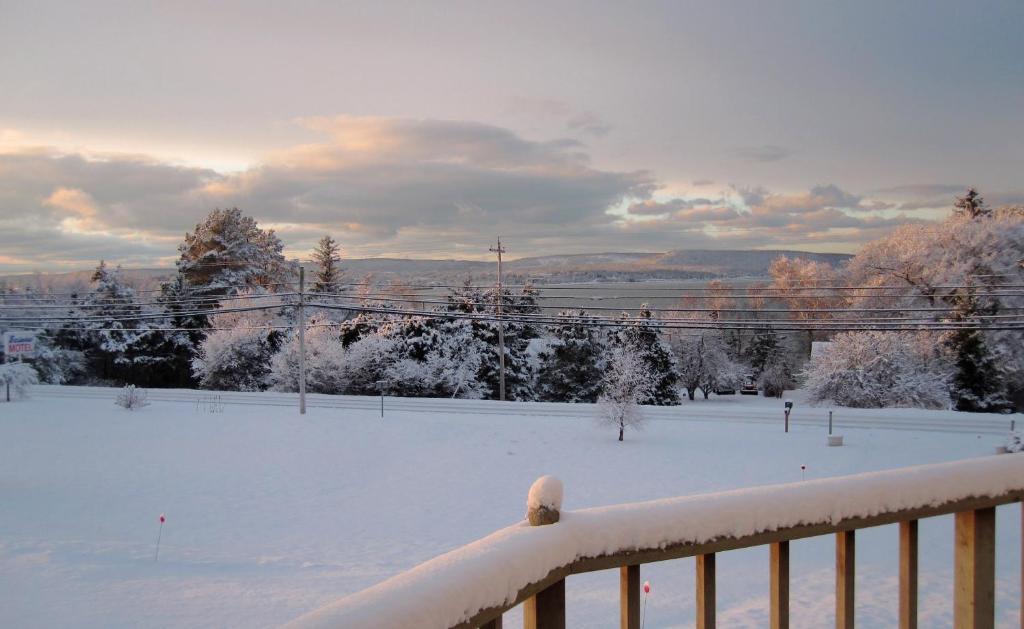 Basinview Motel Smiths Cove Экстерьер фото